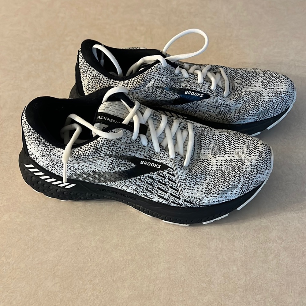 Gently used. Women’s size 9. Brooks adrenaline 21. Smoke free.